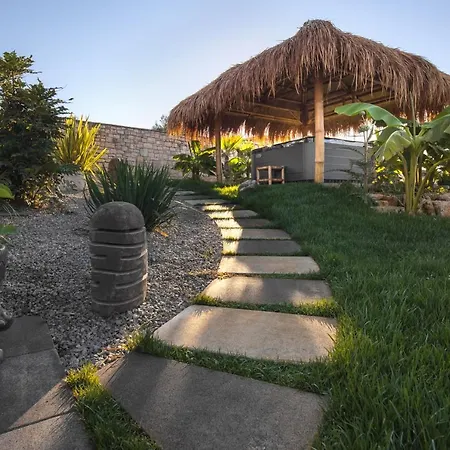 Merapi Villa Sveti Lovreč Pazenatički